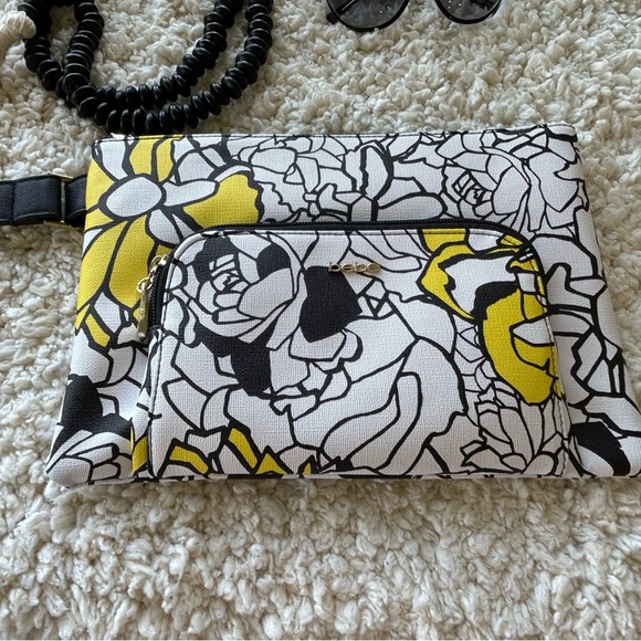 Bebe Black White and yellow Large Wristlet O/S - Picture 6 of 10